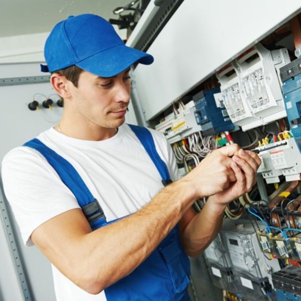 Formations | Services aux entreprises Estrie | Formation Electricien sml